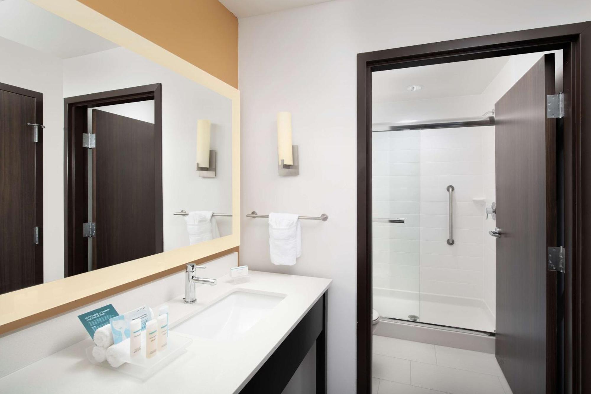 Homewood Suites By Hilton Kansas City Speedway Buitenkant foto