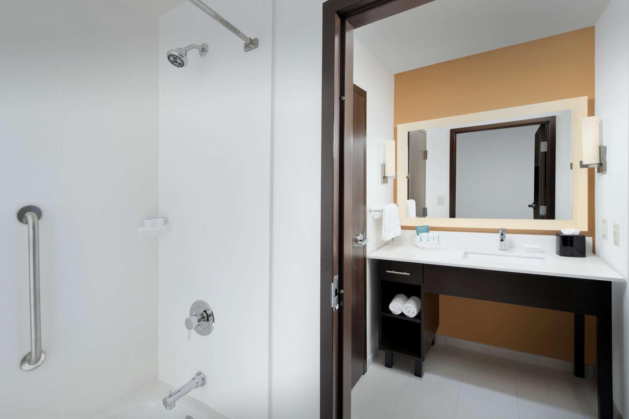 Homewood Suites By Hilton Kansas City Speedway Buitenkant foto
