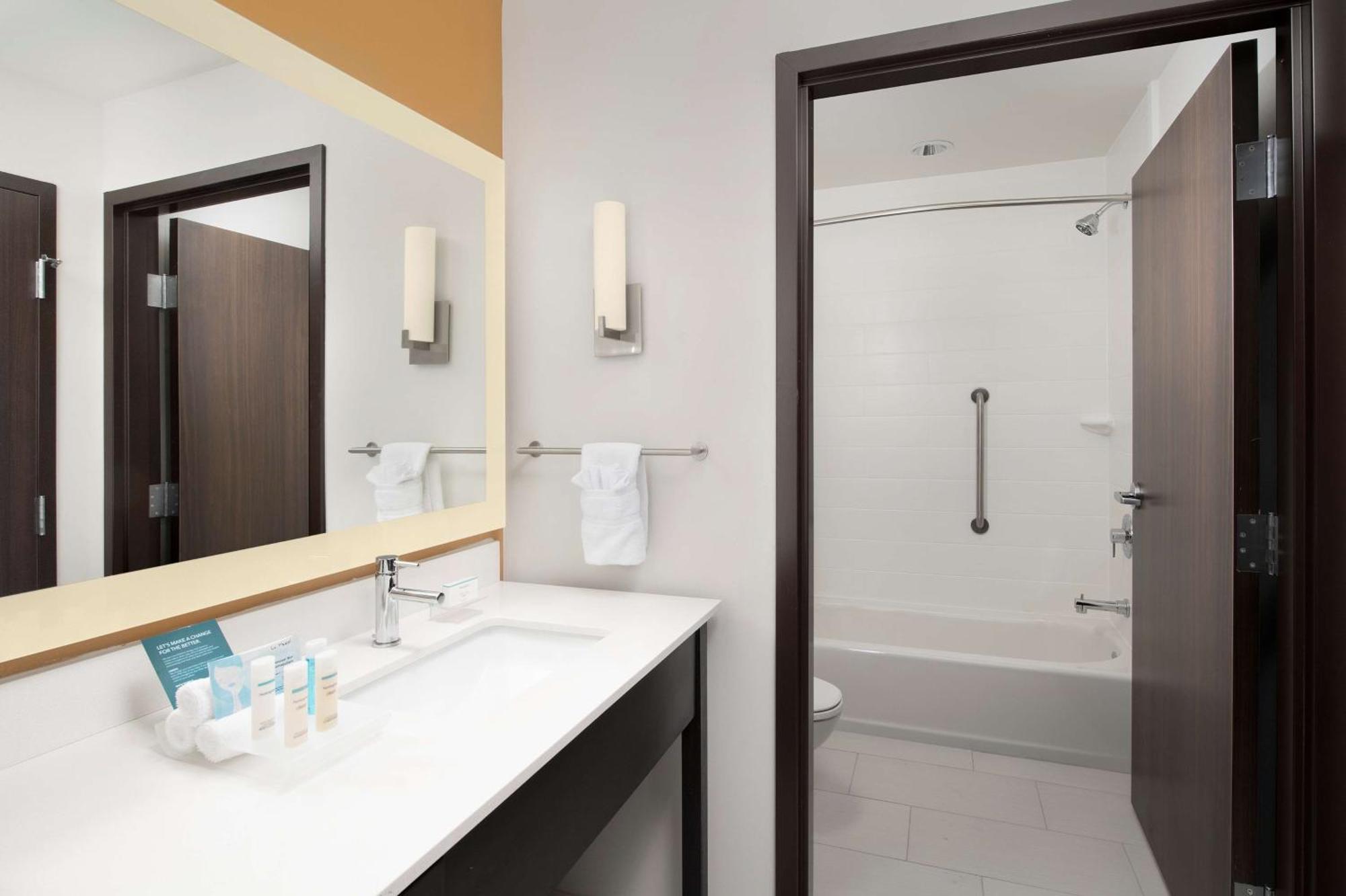 Homewood Suites By Hilton Kansas City Speedway Buitenkant foto