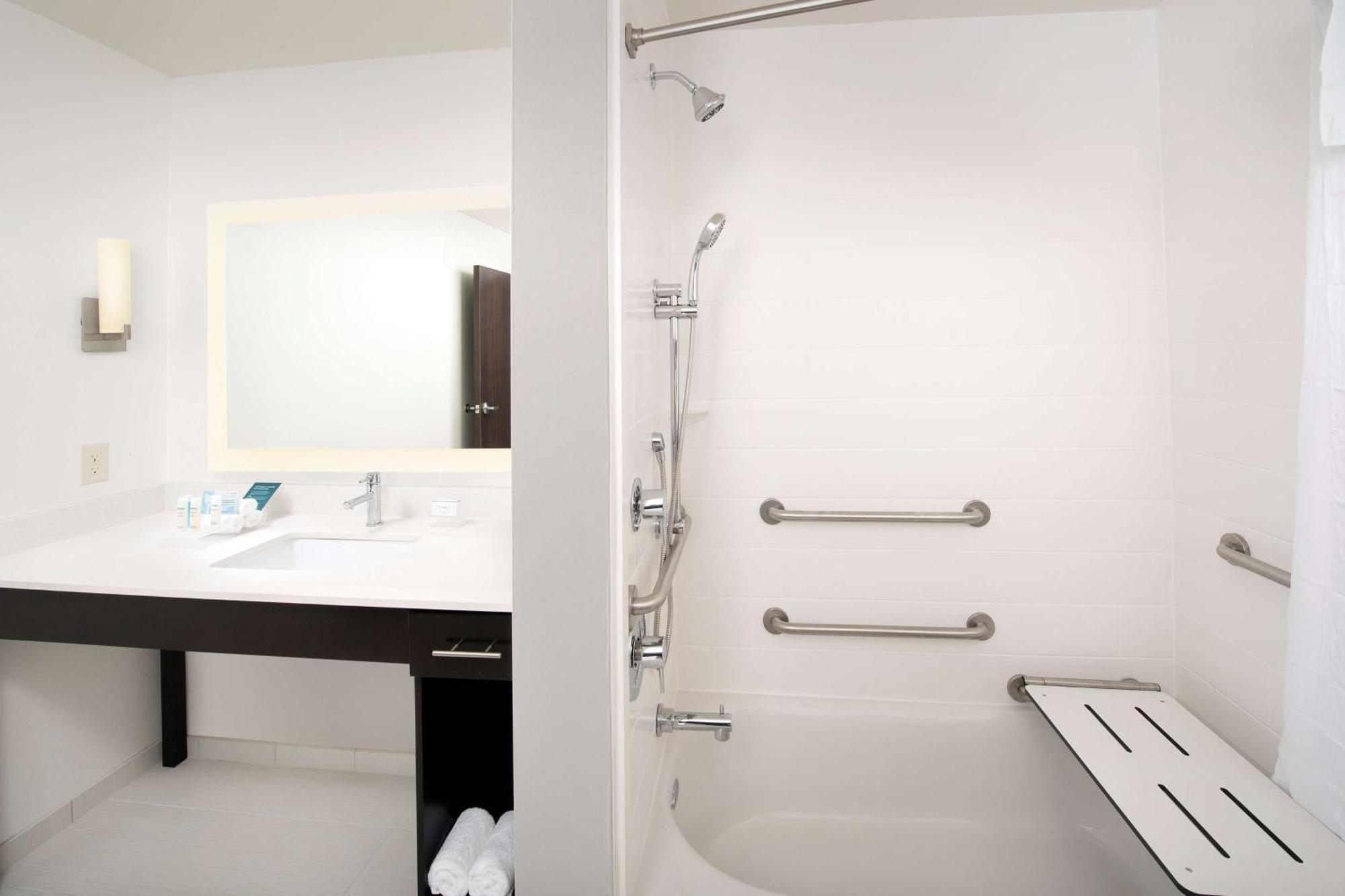 Homewood Suites By Hilton Kansas City Speedway Buitenkant foto